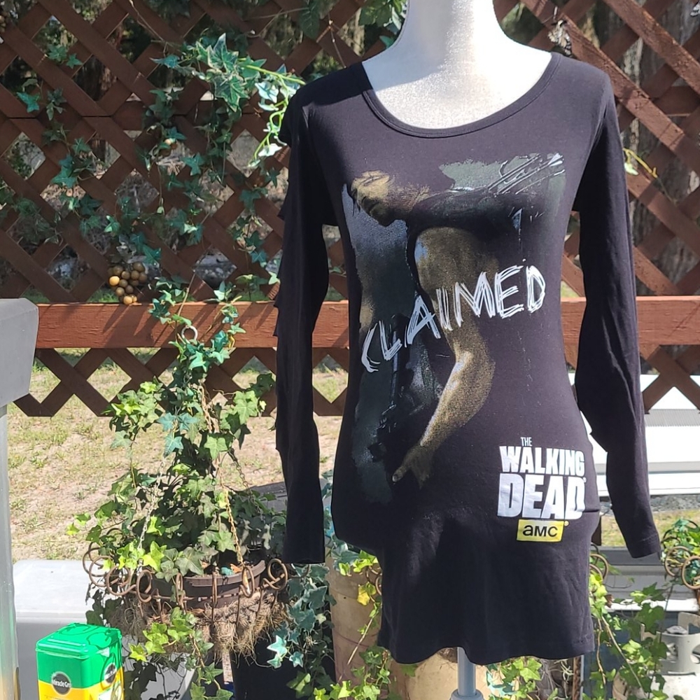 Size large  walking dead top